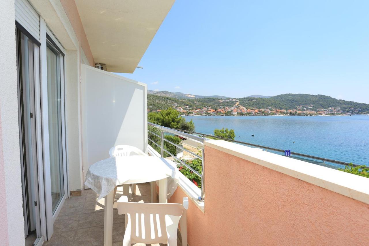 Apartments By The Sea Poljica, Trogir - 19316 Marina Esterno foto