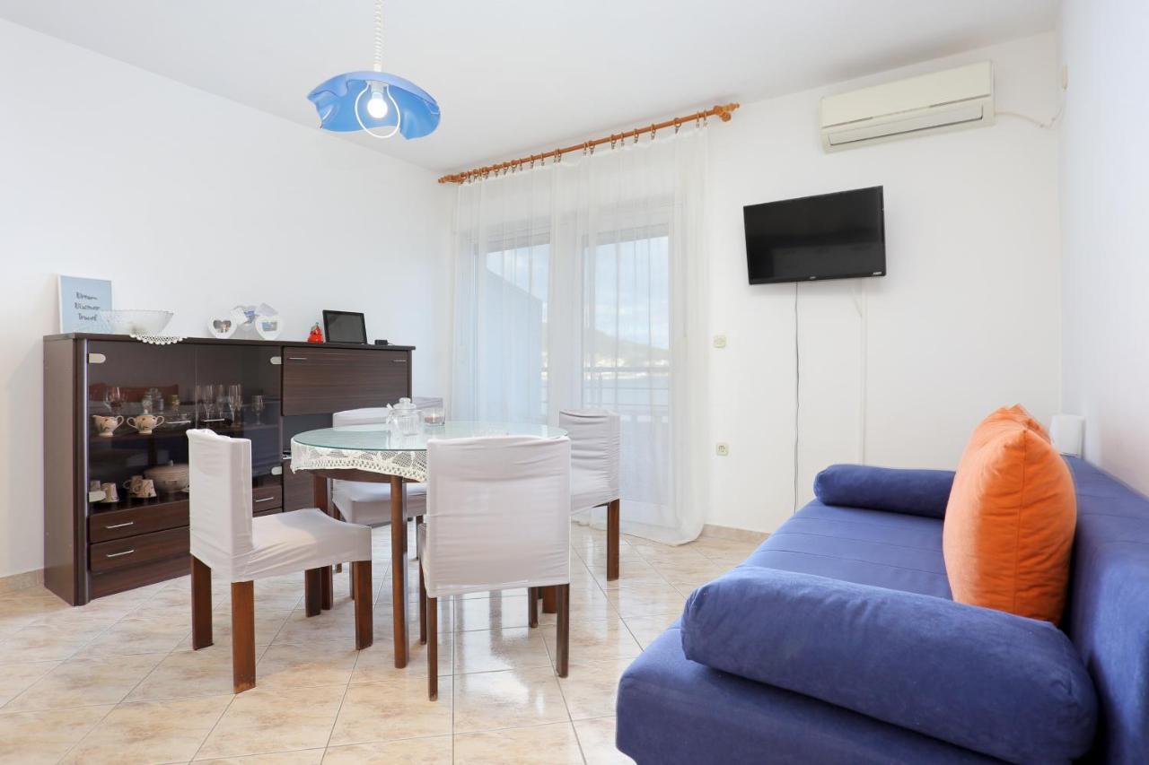 Apartments By The Sea Poljica, Trogir - 19316 Marina Esterno foto